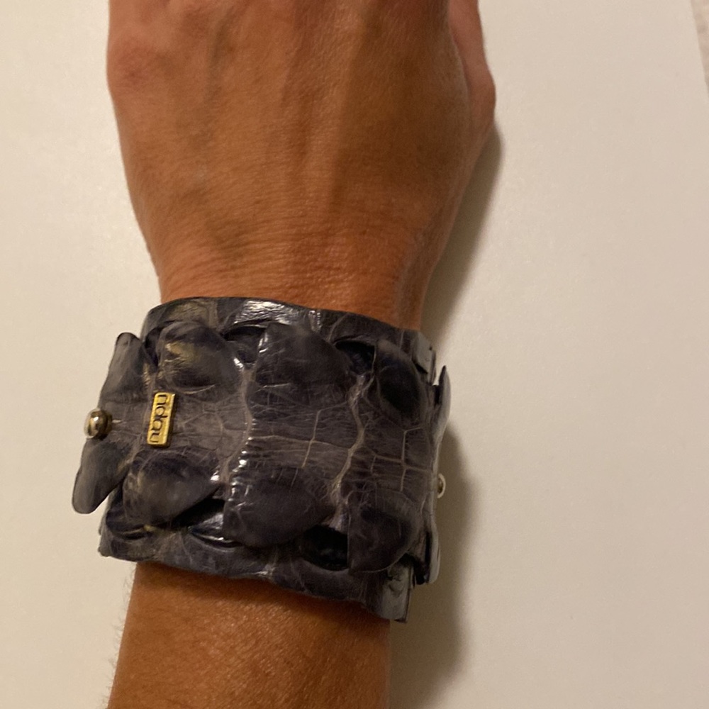 Ndau Grey Crocodile Leather Cuff - Picture 3 of 9